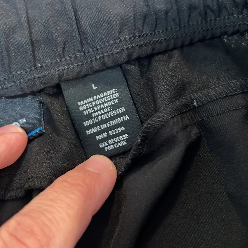 Caleo Mens lightweight black shorts w pockets